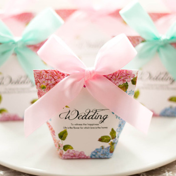 Pyramid paper candy box wedding favors
