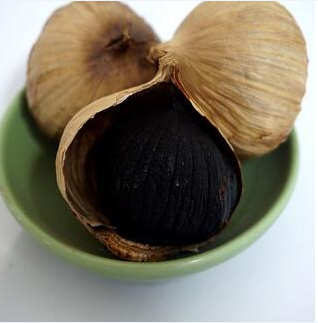 sinle bulb black garlic