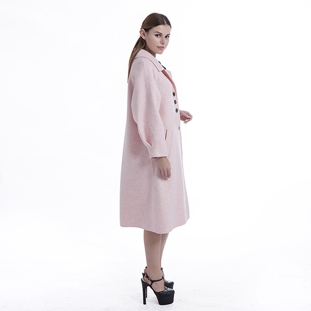 Cashmere overcoat in autumn and winter