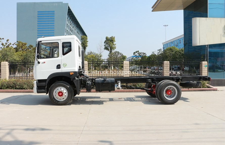 street cleaning truck chassis 3