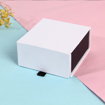 Magnetic jewelry box folding jewelry box