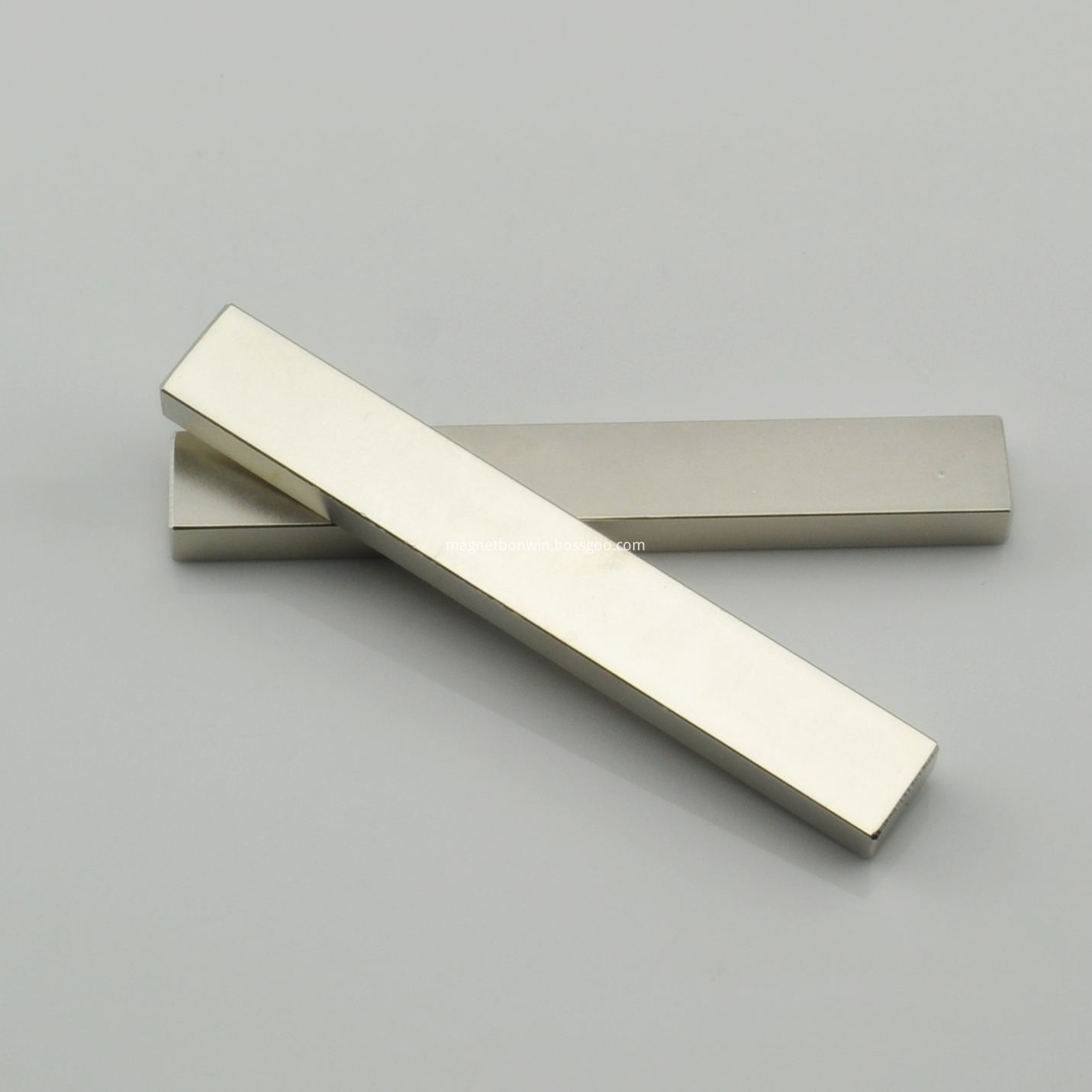 Rare earth bar magnet