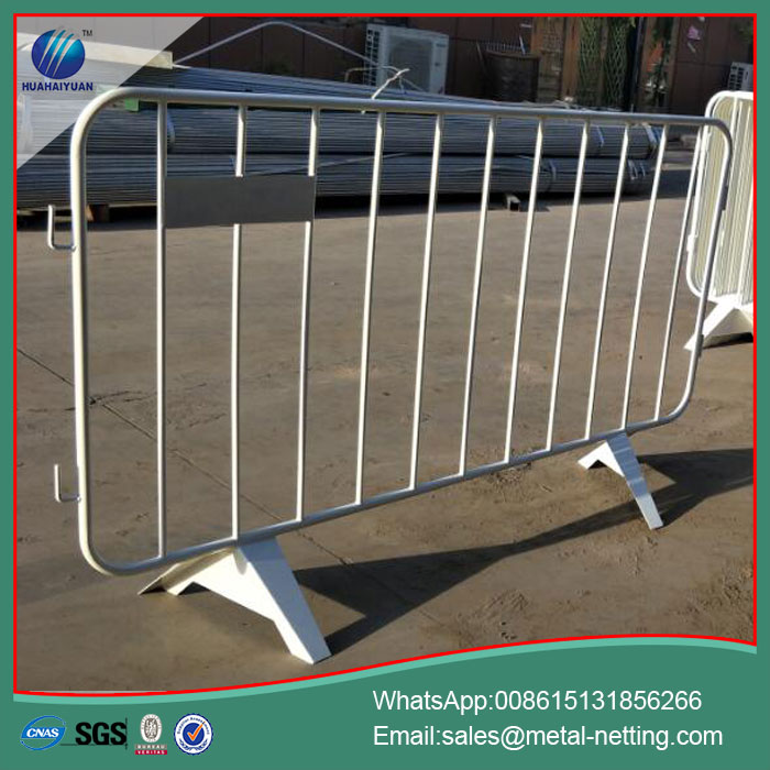 temporary traffic barrier pipe welded temporary fence