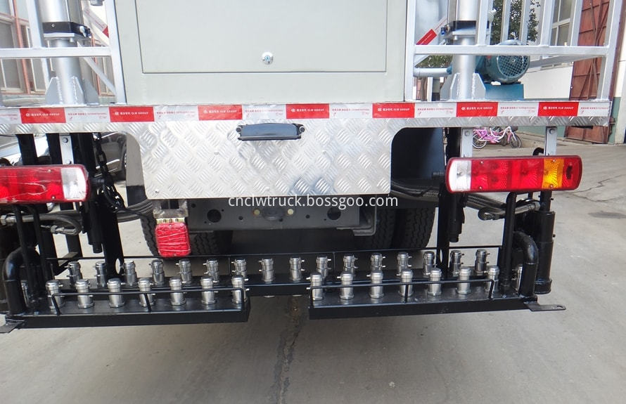 bitumen emulsion spraying truck 4