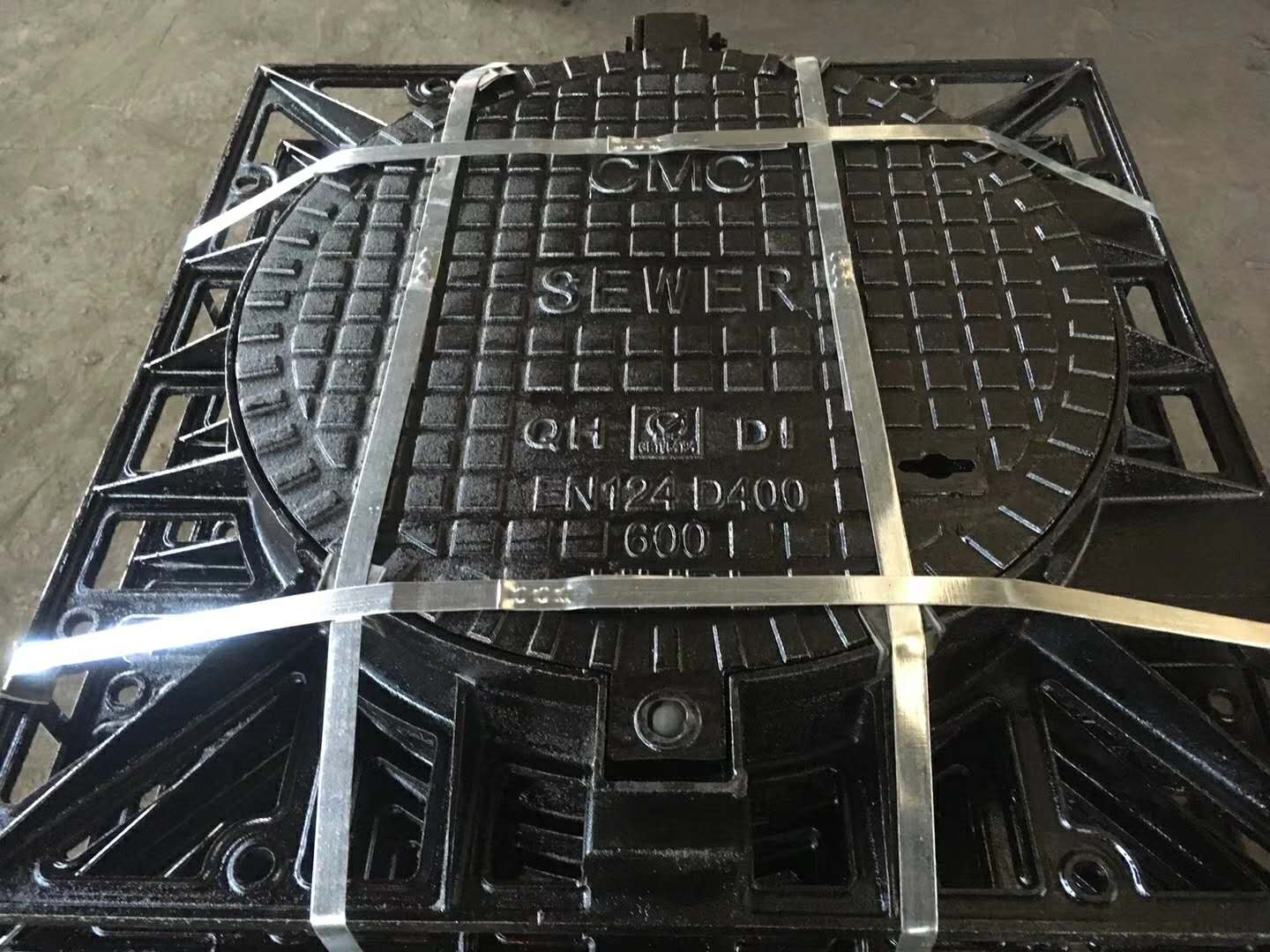 en124 ductile iron manhole cover and frame