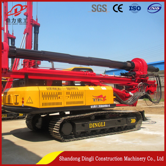 Tracked pile driving rig for construction machinery