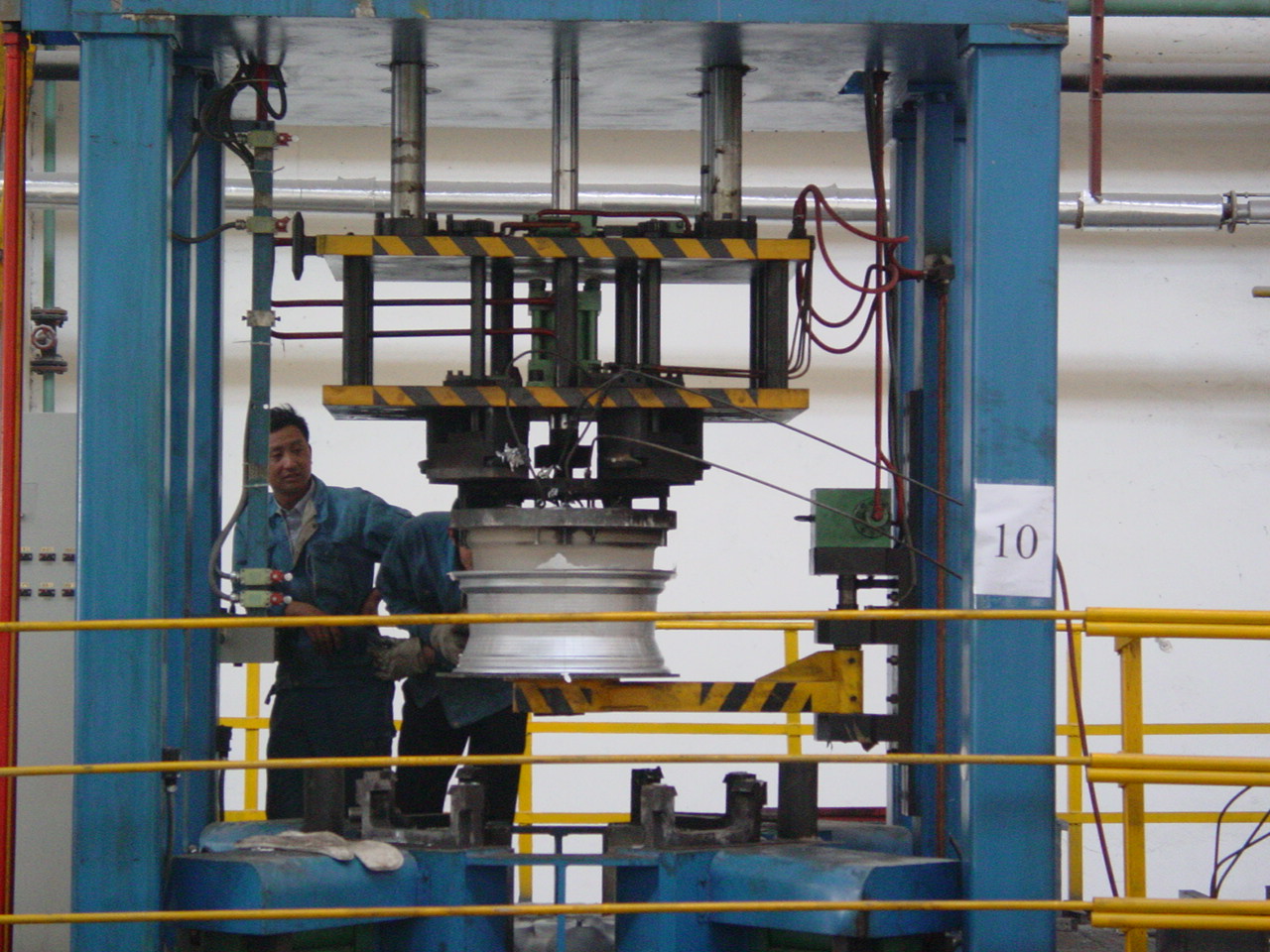 low pressure machine for automatic casting