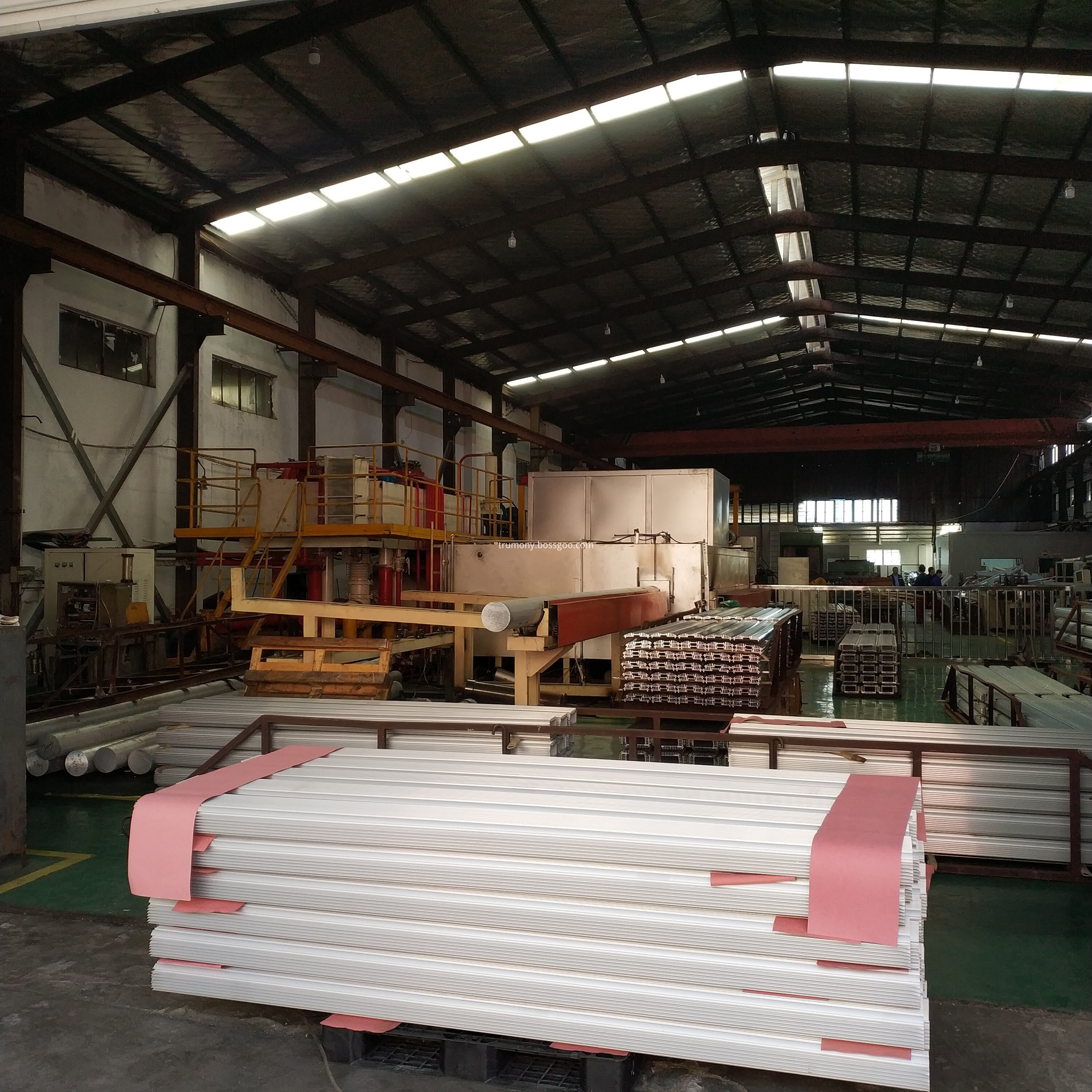 Aluminum extrusion round tube