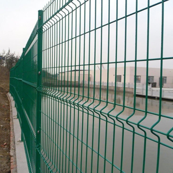 Outdoor welded wire mesh fence