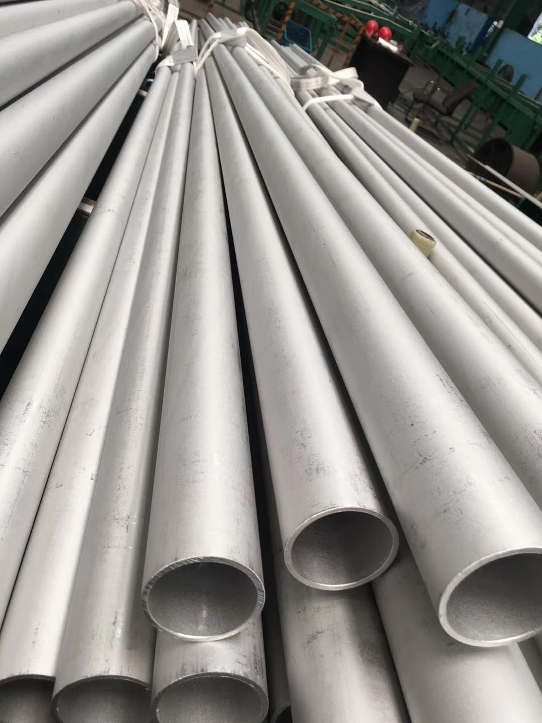 Alloy steel seamless pipe 1