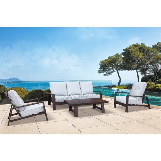 Good quality Outdoor furniture table and chairs