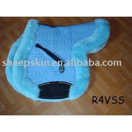 Jumping saddle pads with sheepskin