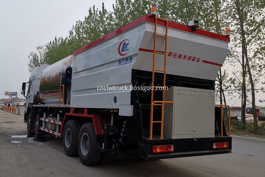 Bitumen And Gravel Synchronous Seal Truck 4