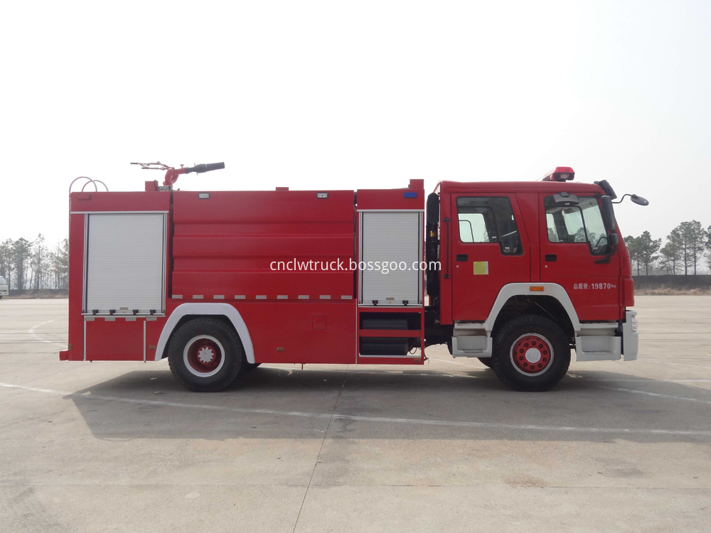 HOWO foam fire truck 1