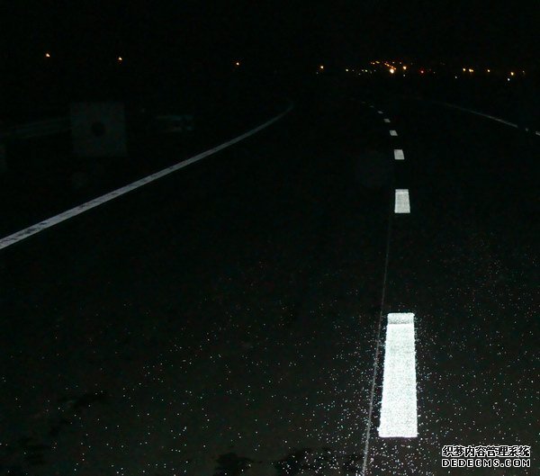 reflective_road_marking