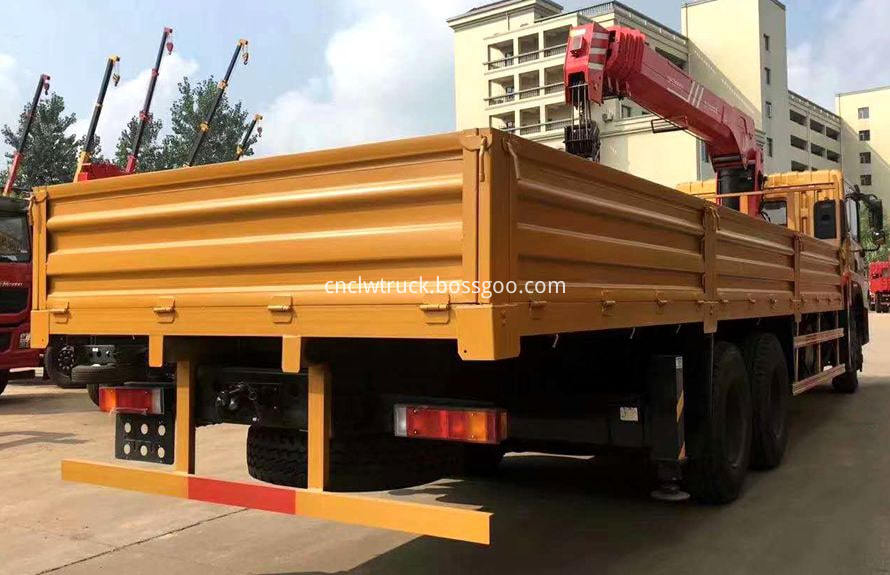 truck with loading crane 1