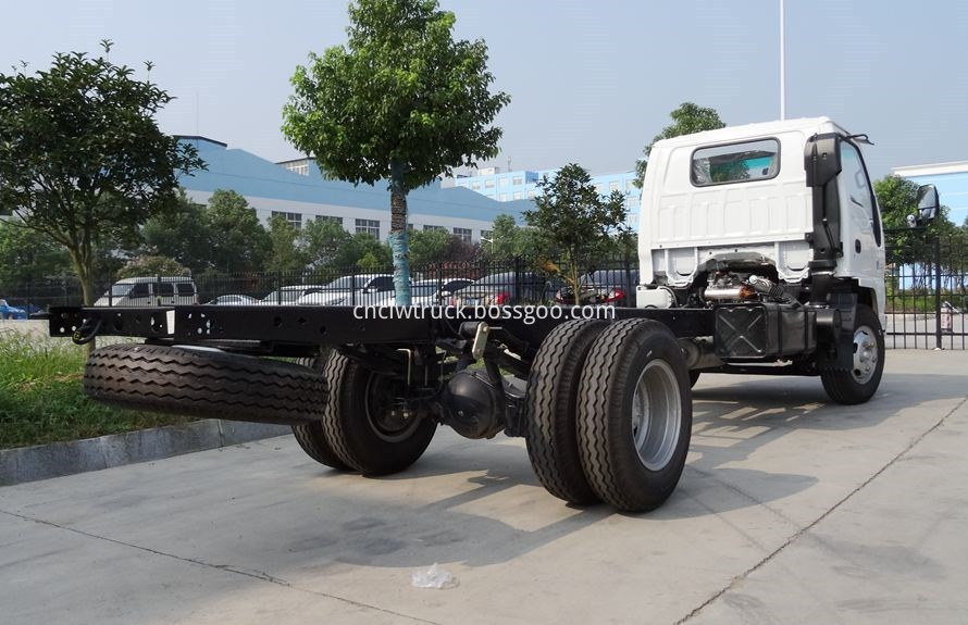 ISUZU road wrecker chassis 3