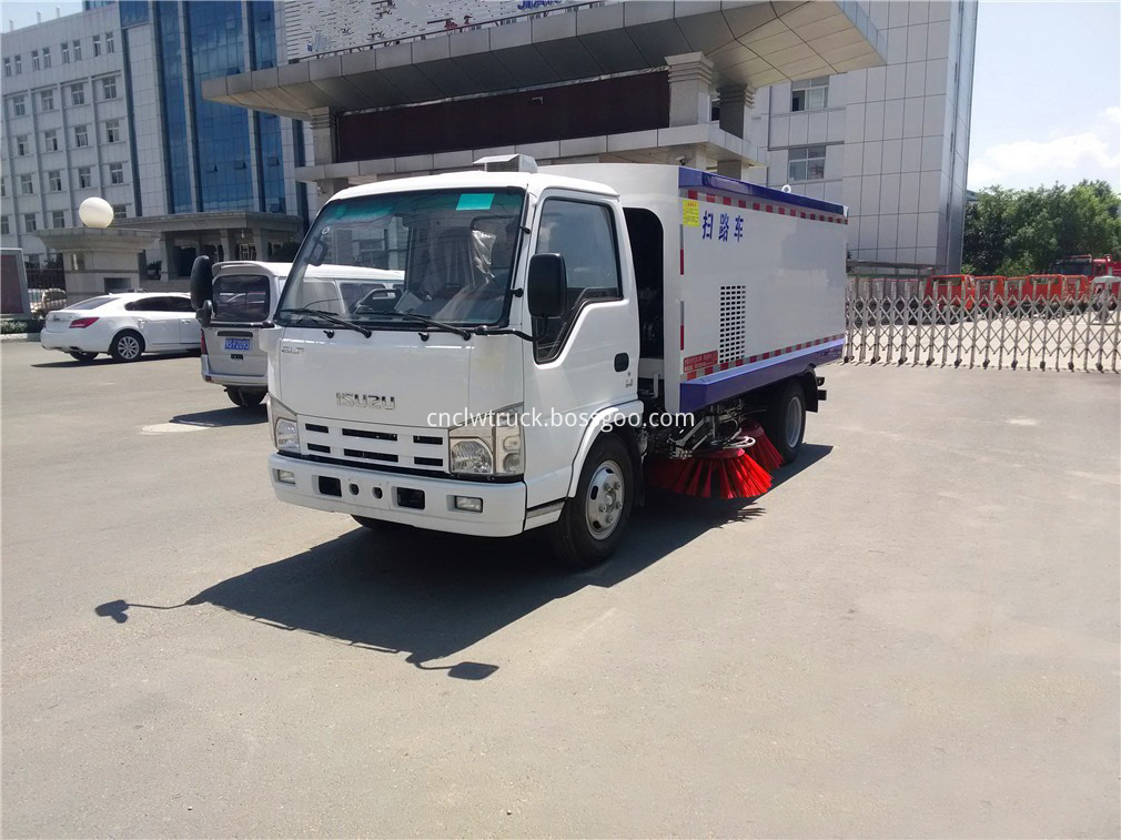 isuzu road sweeper truck 4