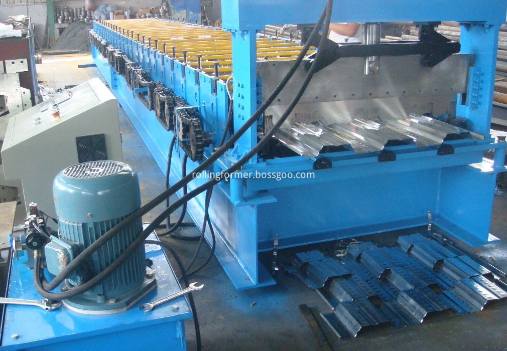 Steel construction material deck floor production mill