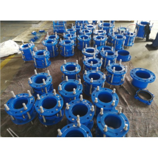 Wide tollerance flange adaptors