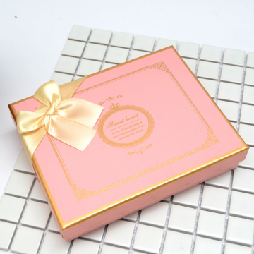 Chocolate gift box with paper divider