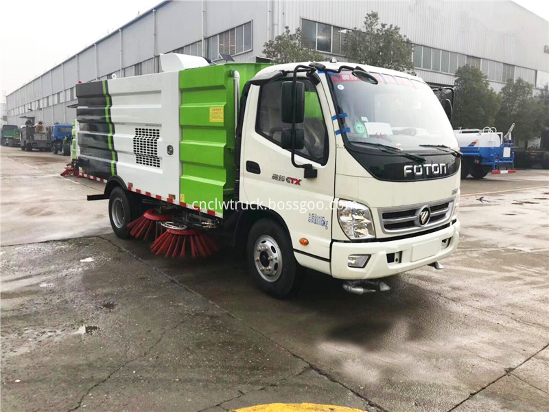 Road sweeping truck 2