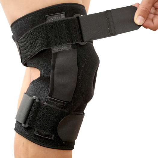 Free adjustable knee protector for relieving muscle pressure