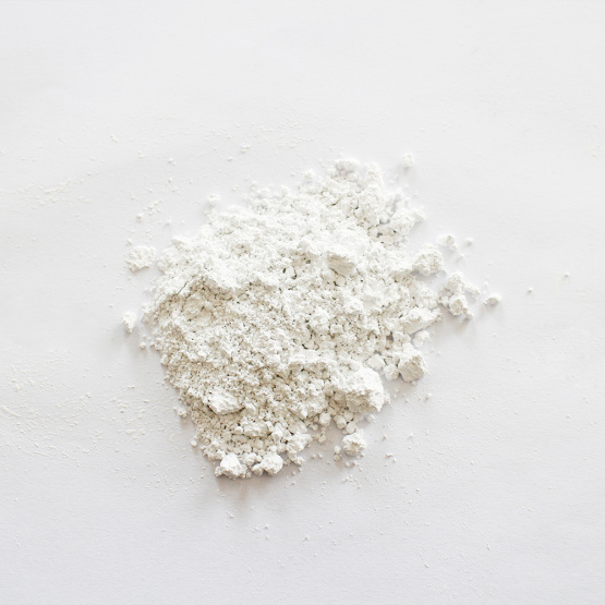 High content of calcium carbonate carrier additives