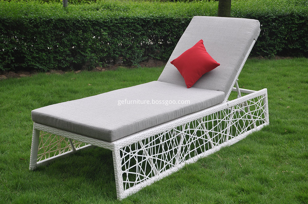 PE Rattan Outdoor Sun Lounger