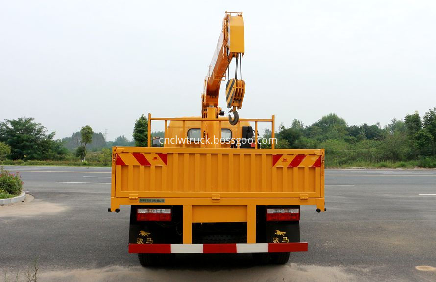 lorry mounted crane 3