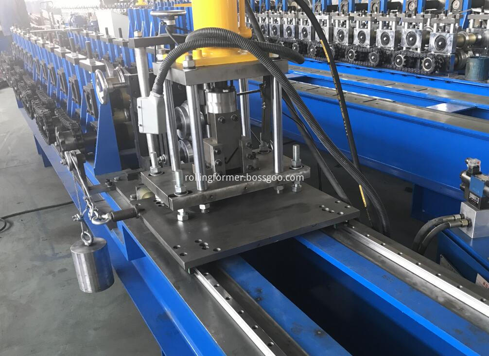 Below is the cutting system for the J profile rollforming line. It is servo motor tracking cutting system.