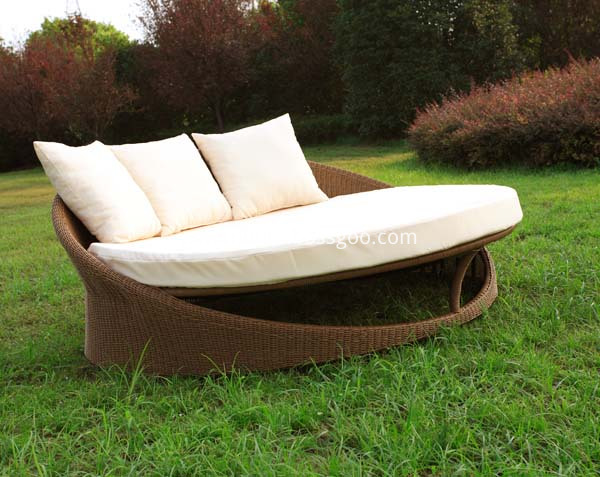 Round Sun Lounger Daybed with Canopy