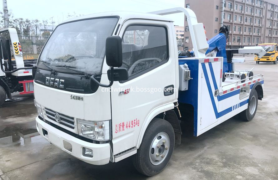 heavy wrecker services truck