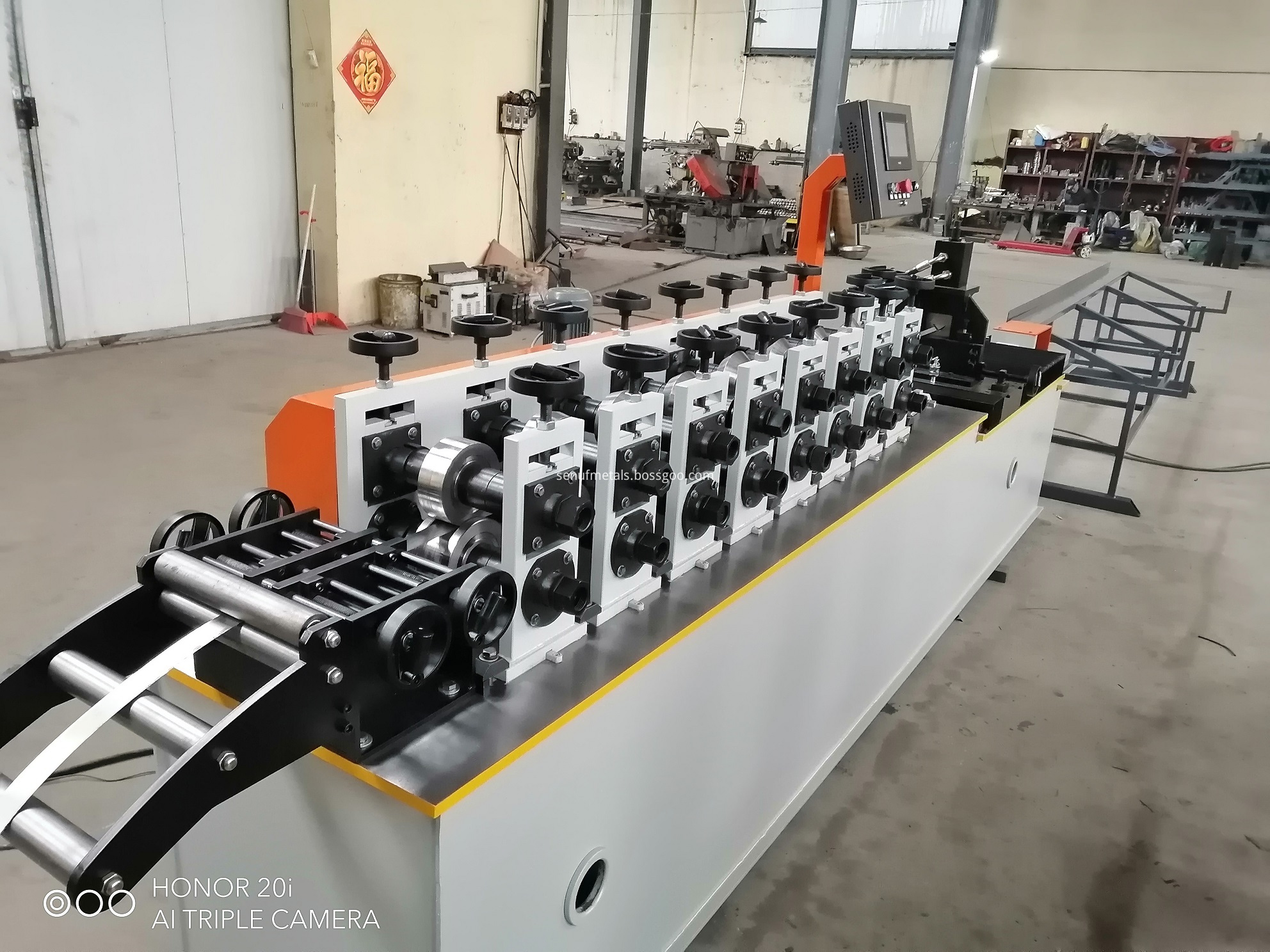 80mmin High speed light keel roll forming machine no stop cutting (2)