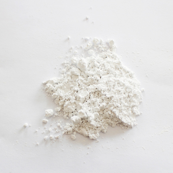 Dispersible good calcium carbonate carrier additives