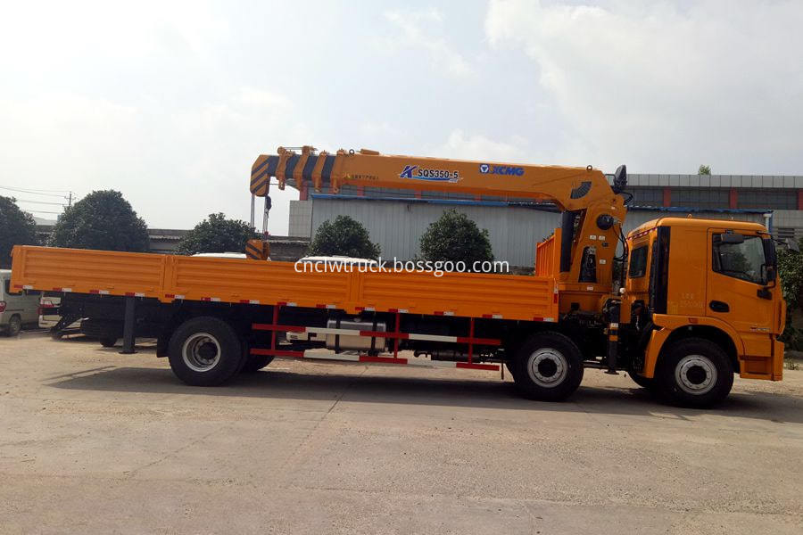 10T Crane Truck 1