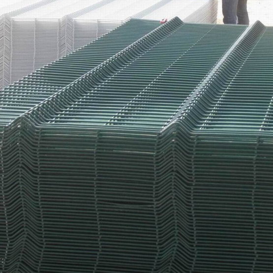 Outdoor welded wire mesh fence