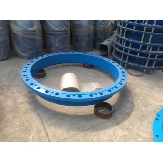 Pipe flange adaptor notched