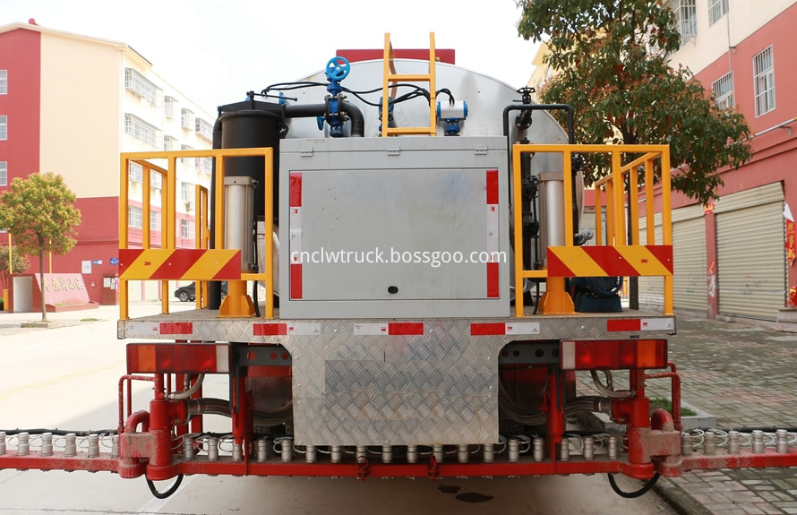 asphalt distributor machine 4