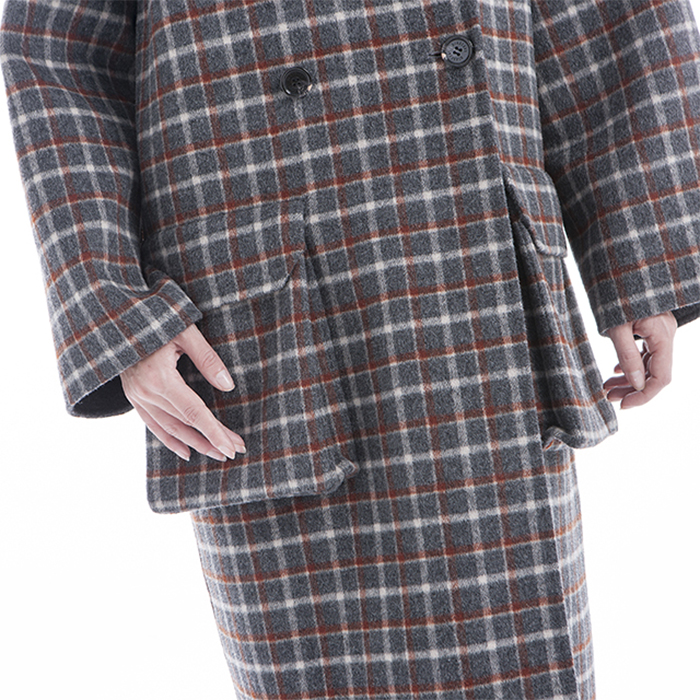 The waist of the retro Plaid winter coat