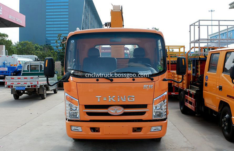 3.2t xcmg crane truck 1