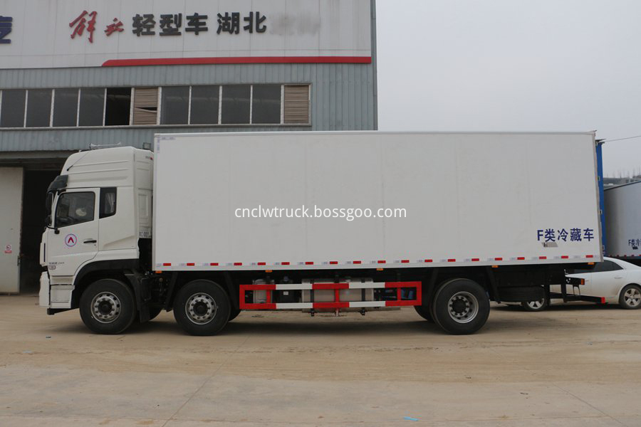 dongfeng milk transportation truck 1