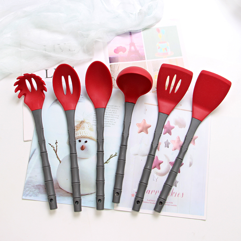 Red kitchen utensil set