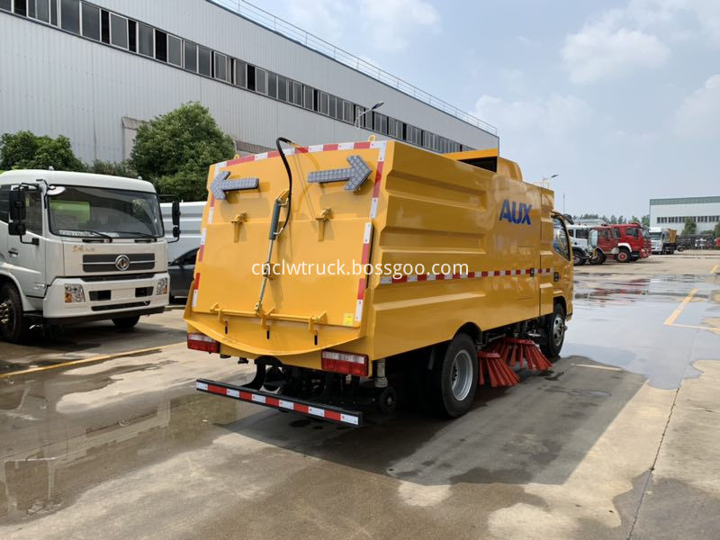 parking lot cleaning truck 4