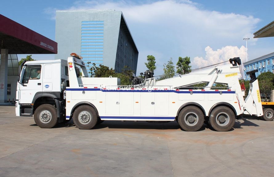 semi-trucks towing vehicles 1