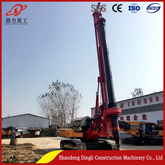 Tracked portable pile driver for construction site