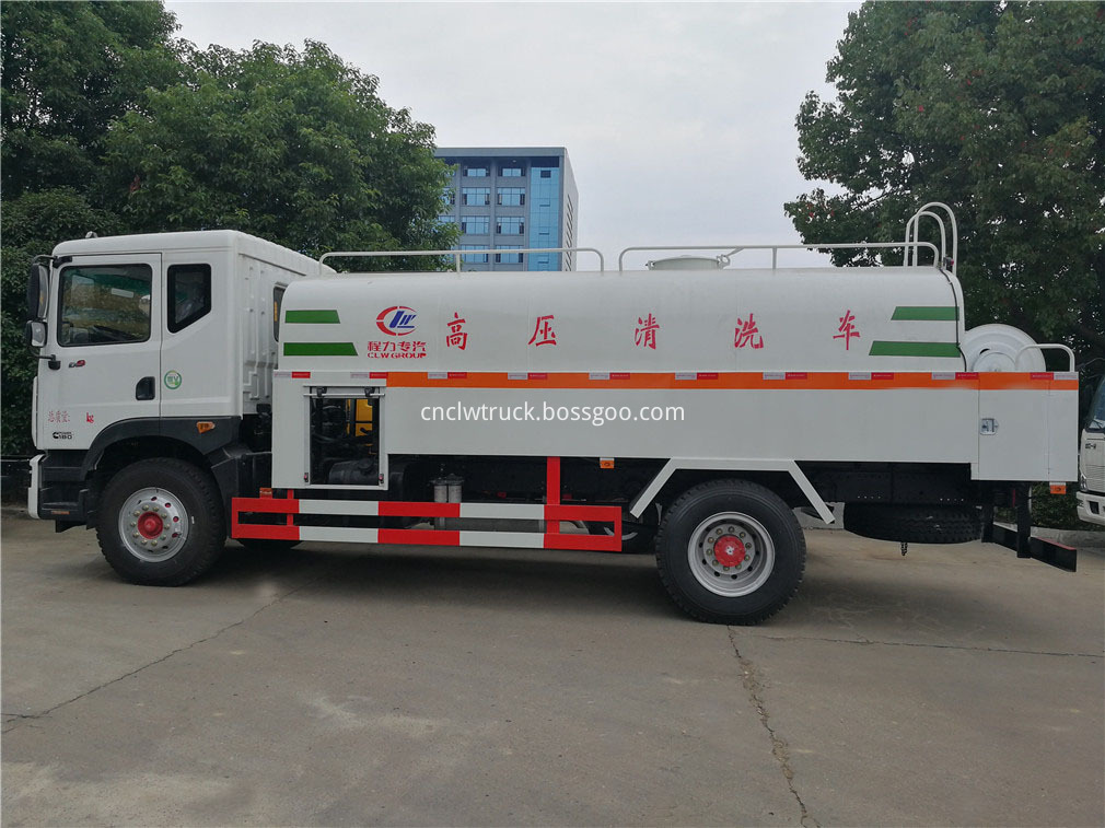 high pressure washing truck 2