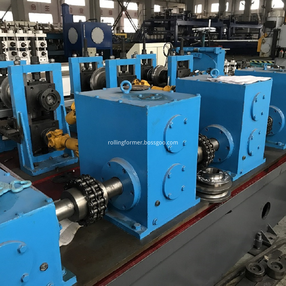 Ceiling roll forming machine