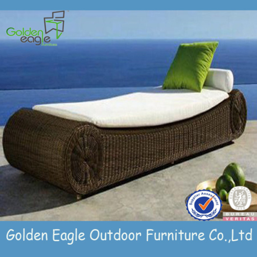 Luxury Elegance PE Rattan and Aluminum Garden Sofa