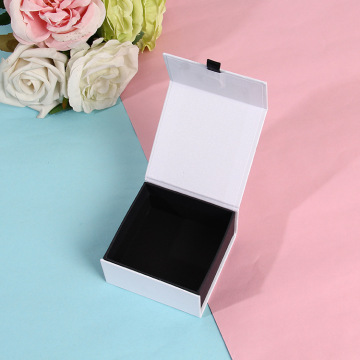 Magnetic jewelry box folding jewelry box